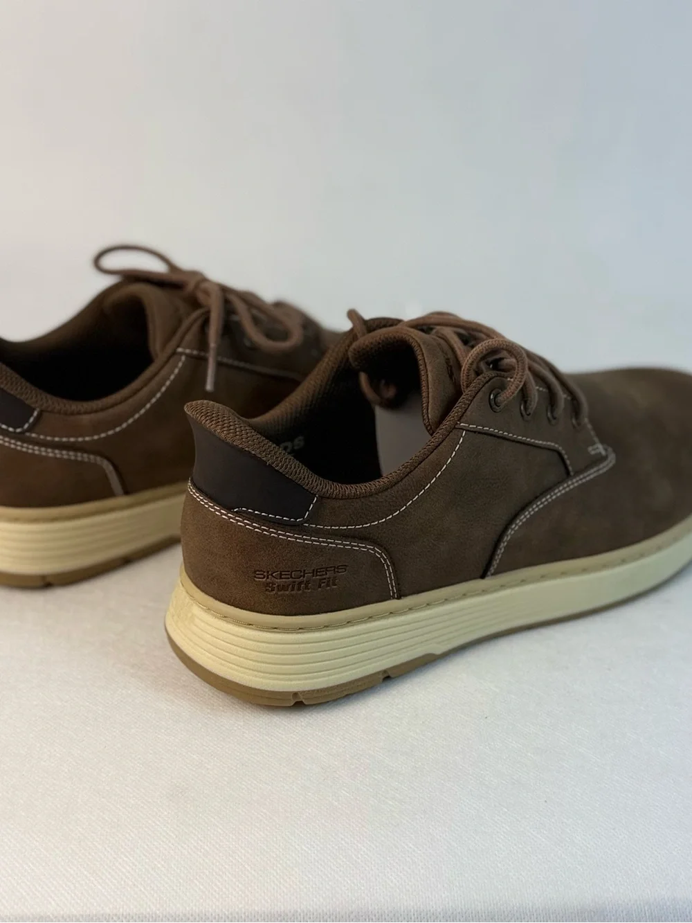 Skechers Hands Free Swift Fit Memory Foam Brown Casual Shoes Men’s 9 NWB